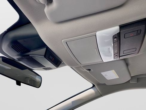 Used 2024 Nissan Rogue SV AWD/4WD image 23