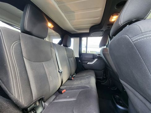 Used 2018 Jeep Wrangler Unlimited Sahara AWD/4WD image 40