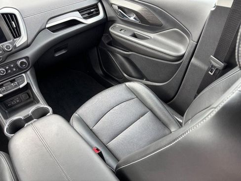 Used 2023 GMC Terrain SLT image 15