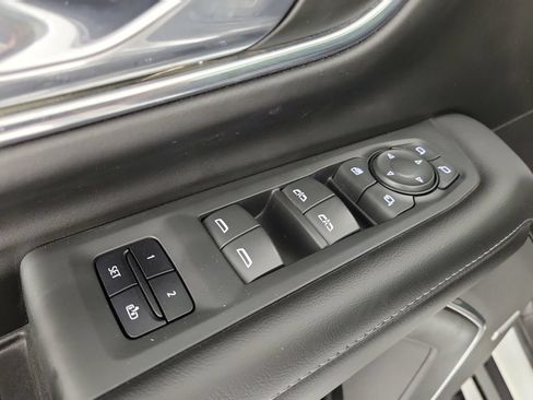 Used 2023 Chevrolet Suburban Z71 w/ Luxury Package AWD/4WD image 18