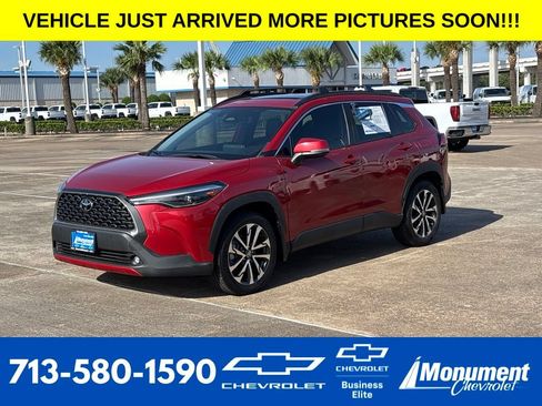 Used 2024 Toyota Corolla Cross XLE w/ Convenience Package AWD/4WD image 1