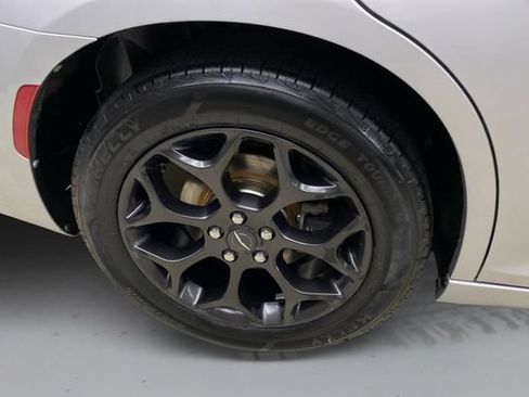 Used 2020 Chrysler 300 S AWD/4WD image 17