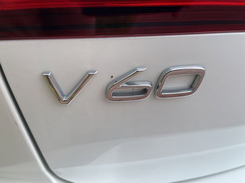 Used 2025 Volvo V60 B5 Cross Country Plus image 14