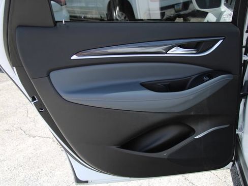 Used 2020 Buick Enclave Essence FWD image 25
