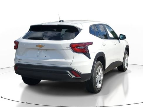 Used 2024 Chevrolet Trax LS FWD image 4