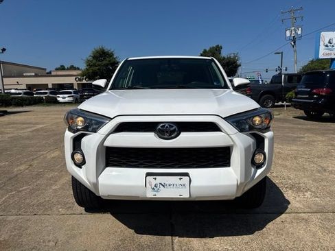 Used 2018 Toyota 4Runner SR5 Premium AWD/4WD image 2