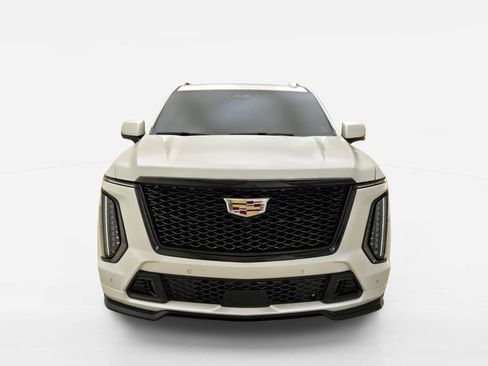 Used 2025 Cadillac Escalade V AWD/4WD image 2