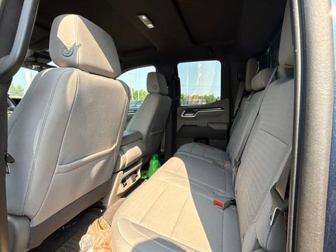Used 2022 Chevrolet Silverado 1500 LT w/ Safety Package AWD/4WD image 11