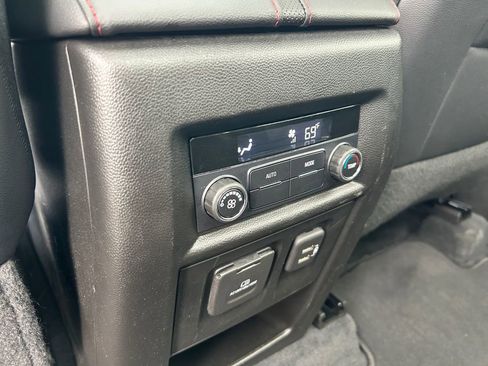 Used 2023 Chevrolet Traverse RS image 36