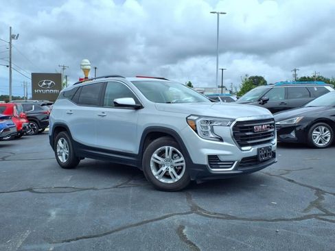 Used 2022 GMC Terrain SLE w/ Driver Convenience Package image 1