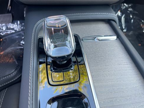 Used 2024 Volvo XC90 T8 Ultimate w/ Protection Package image 17