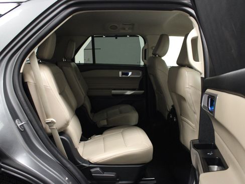 Used 2023 Ford Explorer Limited w/ Equipment Group 301A RWD image 16