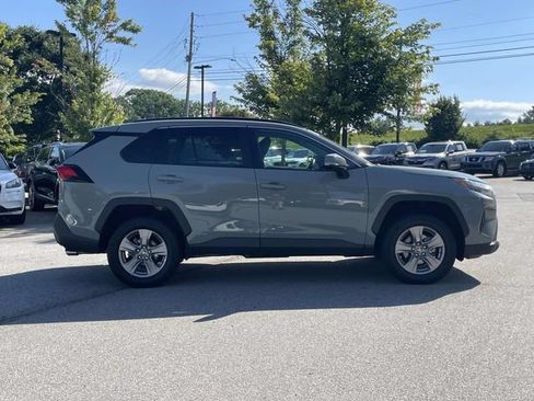 Used 2023 Toyota RAV4 XLE AWD/4WD image 6