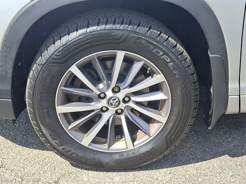 Used 2017 Toyota Highlander XLE w/ Protection Package #3 AWD/4WD image 11