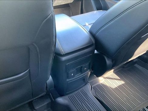 Used 2024 Ford Explorer XLT w/ Equipment Group 202A AWD/4WD image 33