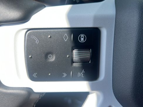 Used 2025 Land Rover Defender 130 X-Dynamic SE AWD/4WD image 30