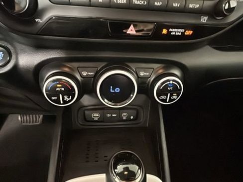 Used 2024 Hyundai Venue Limited FWD image 22