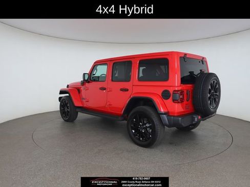 Used 2025 Jeep Wrangler Unlimited Sahara AWD/4WD image 11