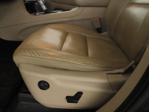 Used 2019 Jeep Grand Cherokee Limited image 9