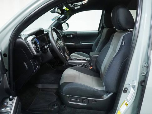 Certified 2023 Toyota Tacoma TRD Off-Road image 10