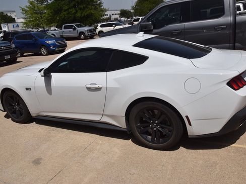 Used 2024 Ford Mustang GT RWD image 9