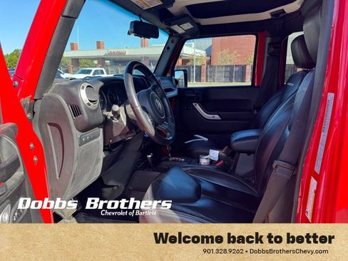 Used 2017 Jeep Wrangler Unlimited Rubicon w/ Connectivity Group AWD/4WD image 13