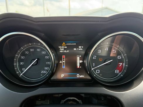 Used 2015 Jaguar F-TYPE R image 11