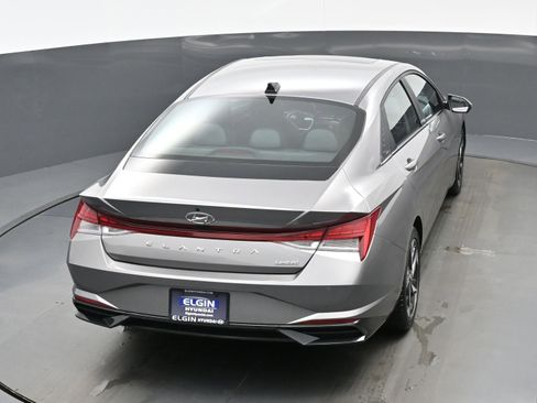Certified 2023 Hyundai Elantra Limited w/ Preferred Accessory Package image 38