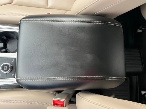 Used 2023 Ford Explorer XLT w/ Equipment Group 202A image 32