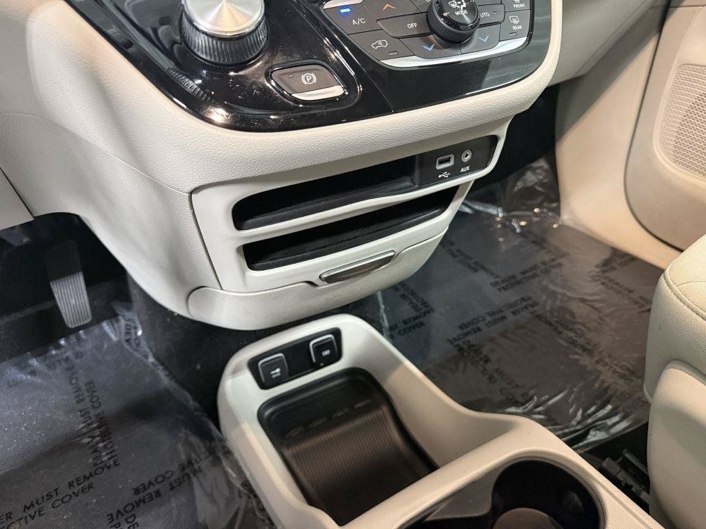 Used 2018 Chrysler Pacifica Touring Plus FWD image 20