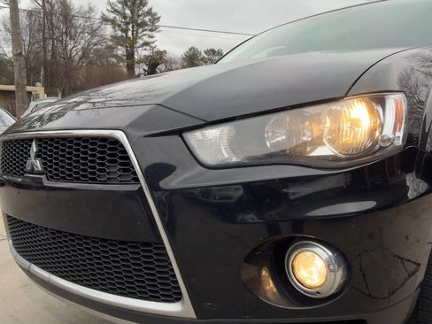 Used 2013 Mitsubishi Outlander SE image 7