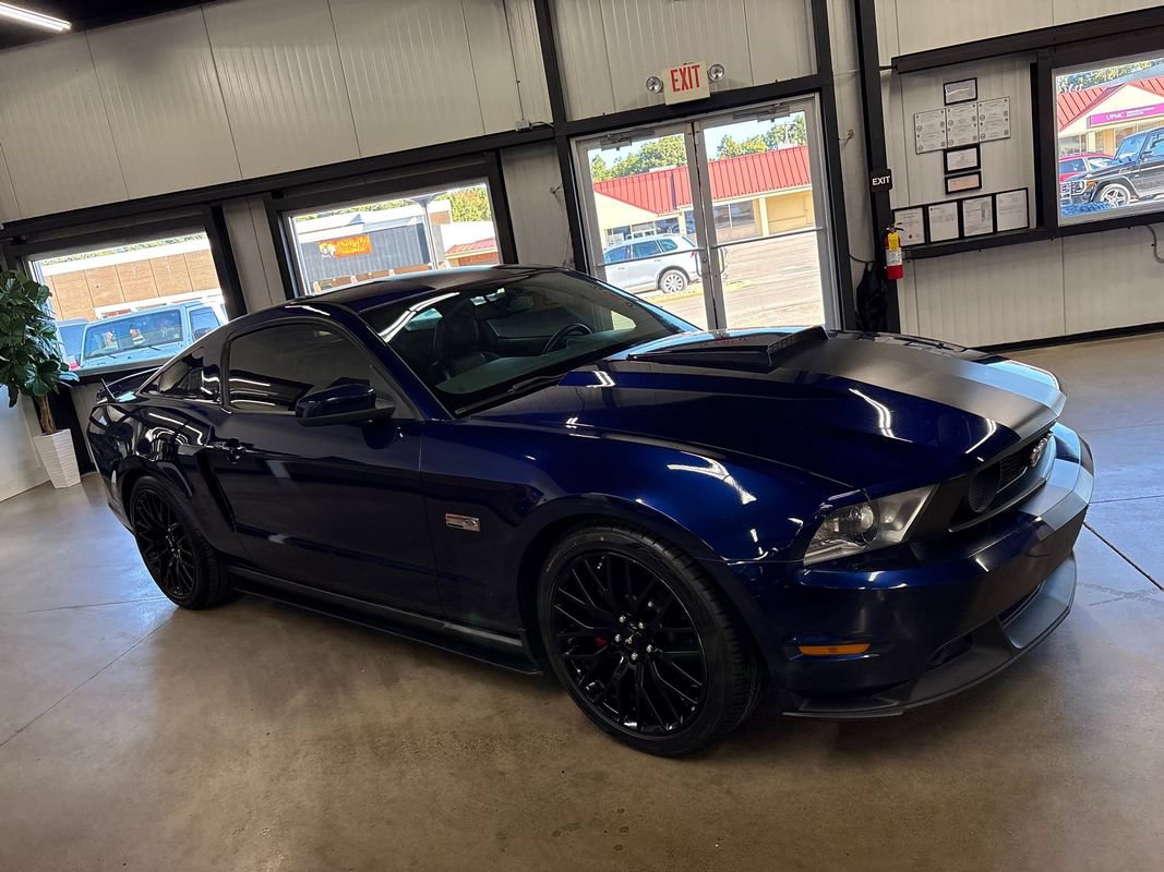 Used 2010 Ford Mustang GT Premium RWD image 16