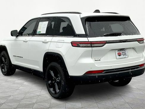 Used 2023 Jeep Grand Cherokee Altitude image 4