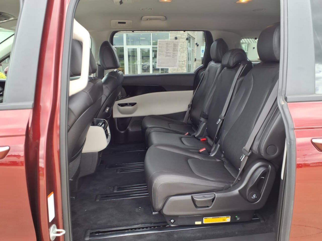 Used 2024 Kia Carnival EX FWD image 22