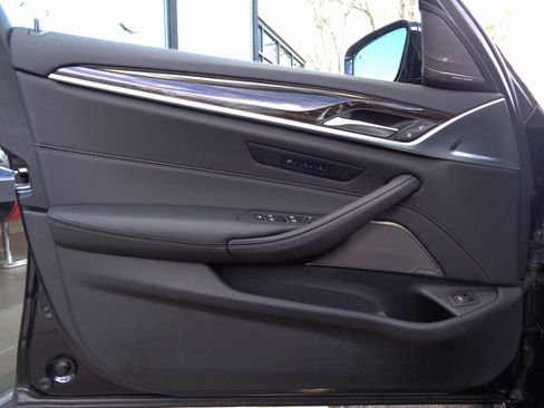 Used 2022 BMW 530i xDrive 530i xDrive Sedan w/ M Sport Package image 15