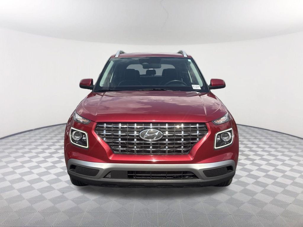 Used 2024 Hyundai Venue Limited FWD image 2
