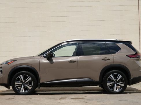 Used 2024 Nissan Rogue SL w/ SL Premium Package FWD image 8
