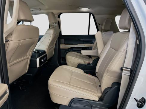 Used 2024 Ford Expedition Max XLT image 29