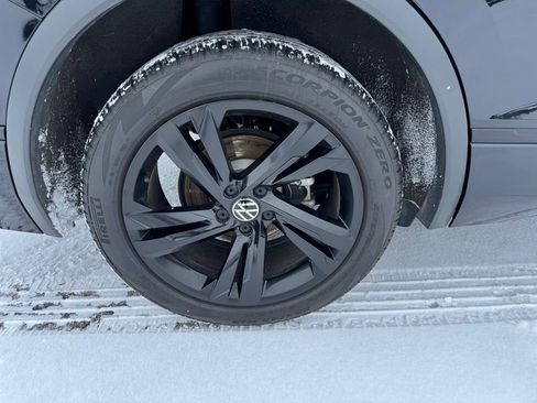 Used 2024 Volkswagen Tiguan SE R-Line w/ MDO Package, Two-Row image 3