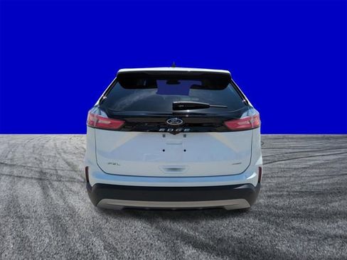 Certified 2024 Ford Edge SEL w/ Convenience Package AWD/4WD image 5