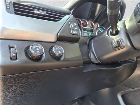 Used 2019 Chevrolet Tahoe LT w/ Luxury Package AWD/4WD image 16