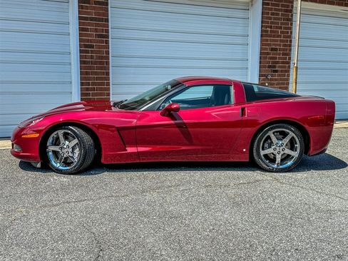 Used 2007 Chevrolet Corvette Coupe w/ Preferred Equipment Group RWD image 4