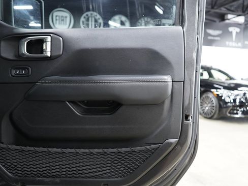 Used 2019 Jeep Wrangler Unlimited Sahara AWD/4WD image 22