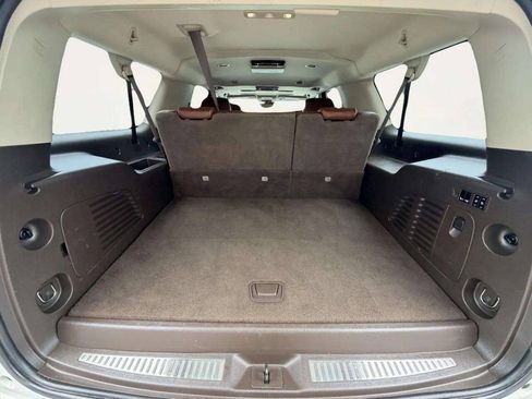 Used 2018 Chevrolet Suburban Premier AWD/4WD image 7