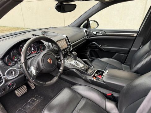 Used 2014 Porsche Cayenne Turbo S image 26