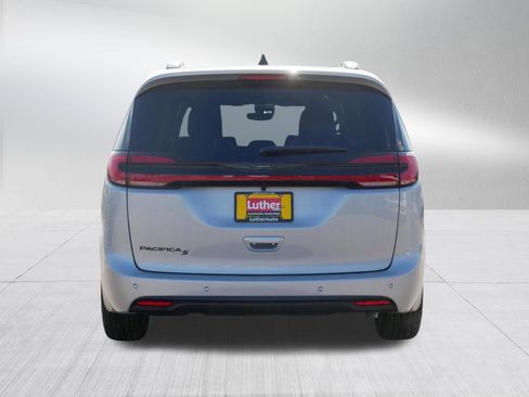 New 2026 Chrysler Pacifica Select image 6