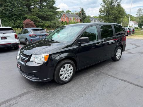 Used 2019 Dodge Grand Caravan SE FWD image 1