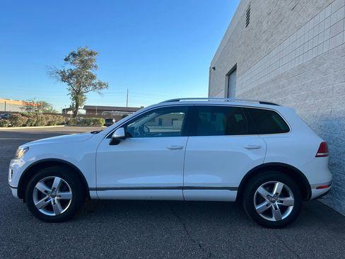 Used 2015 Volkswagen Touareg Sport image 5