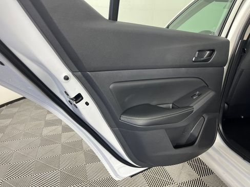 Used 2025 Nissan Altima 2.5 SV FWD image 11