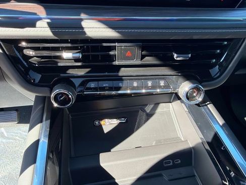 New 2026 Chevrolet Suburban Premier image 32